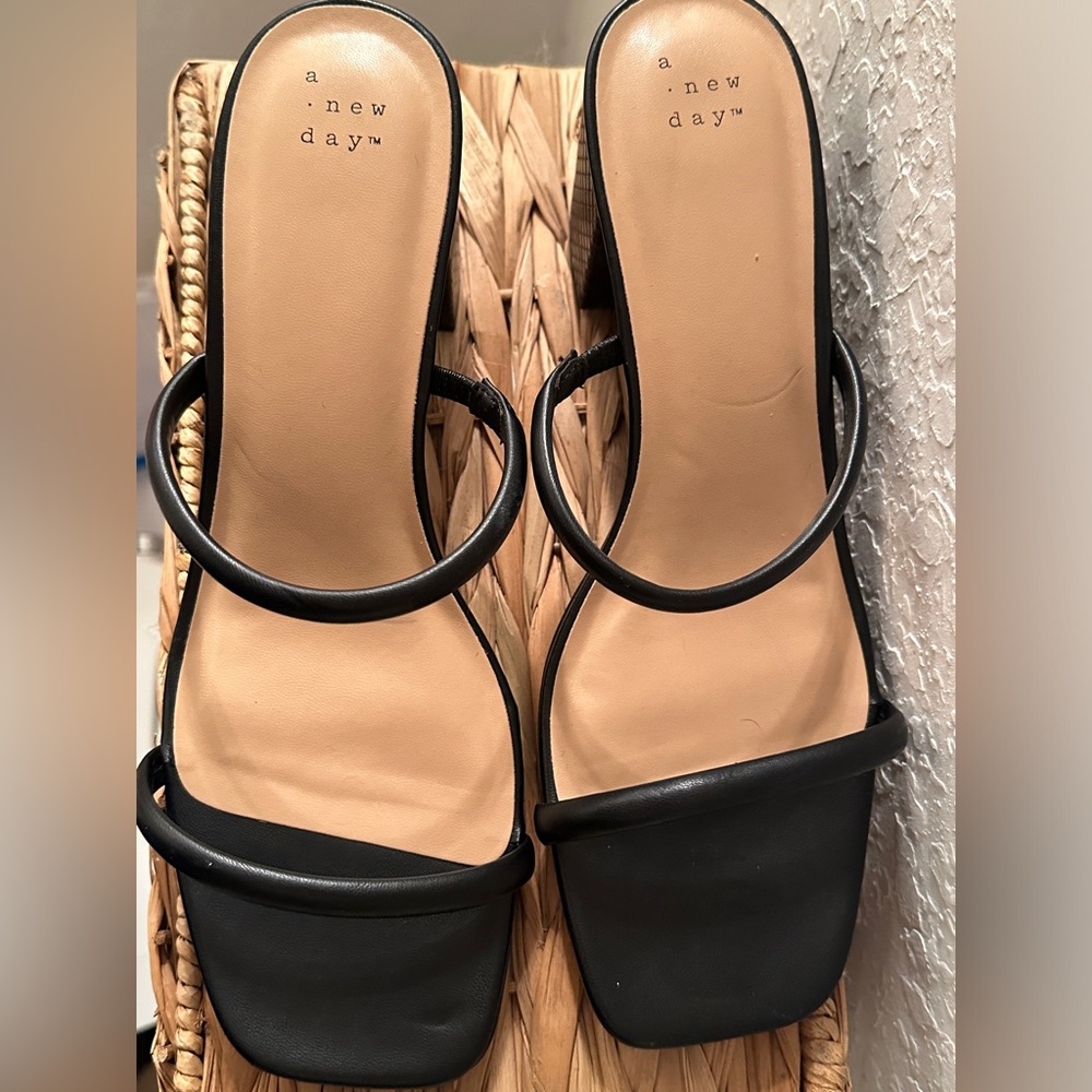 Size 11 black 2 strap block heel with snakeskin accent